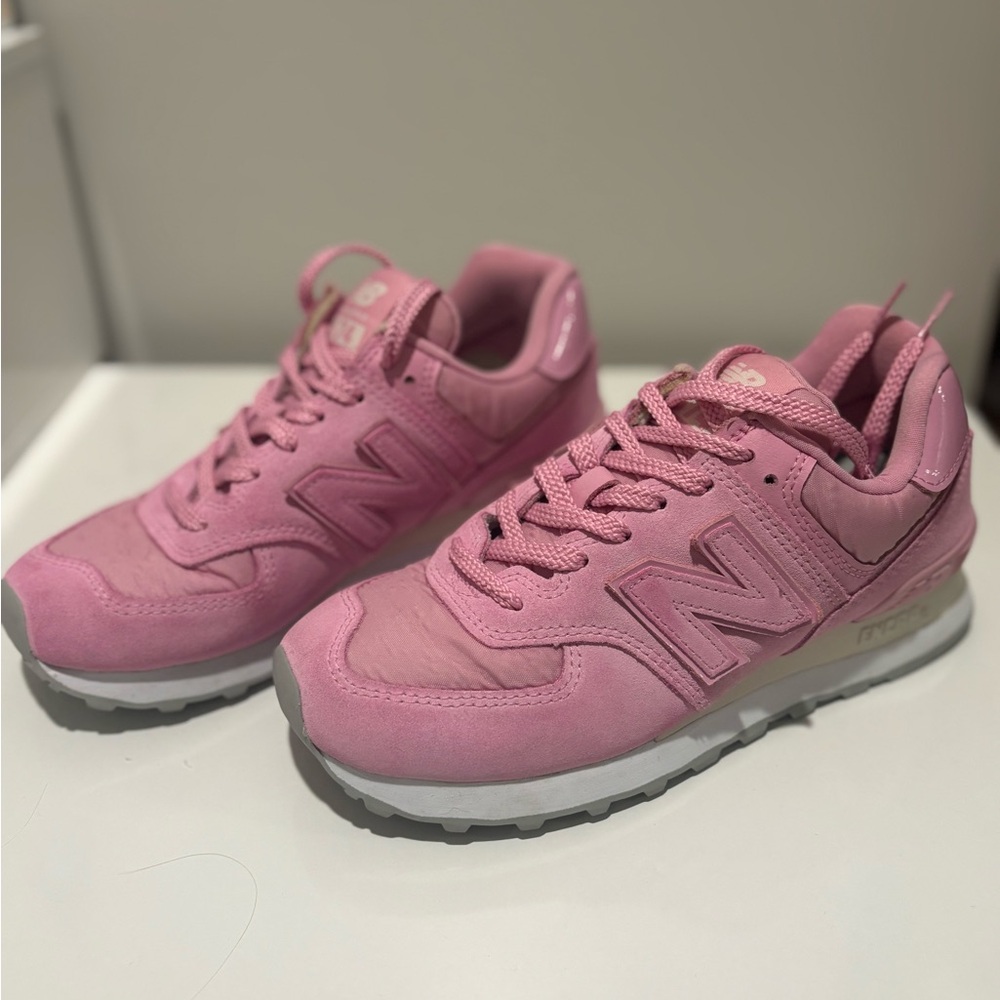 New Balance Women's Vibrant Pink Sneakers